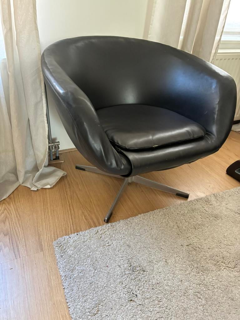 Retro draaifauteuil / kuipstoel zwart – jaren 80/90, Ophalen, Kunststof, Gebruikt, Minder dan 75 cm