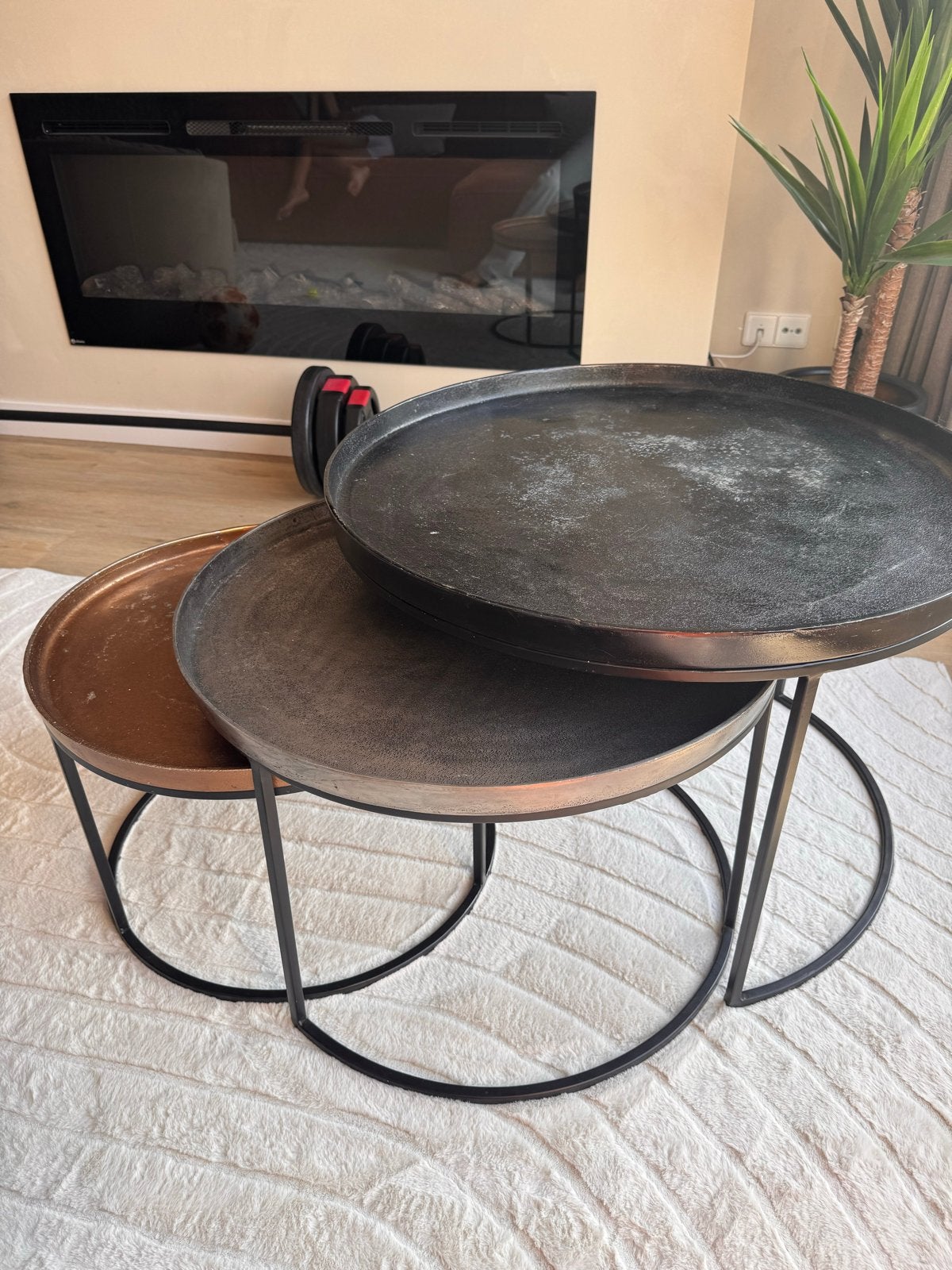 Set van 3 ronde bijzettafels - koper, zwart en zilver metaal, Ophalen, 50 – 75, Minder dan 50 cm, Gebruikt