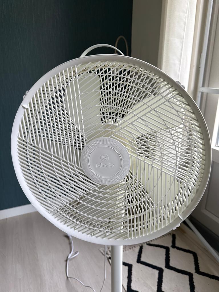 Klindo Statiefventilator KCSF17-23 - Wit, 55W, Witgoed en Apparatuur, Ventilatoren, Zo goed als nieuw, Statiefventilator, Ophalen of Verzenden