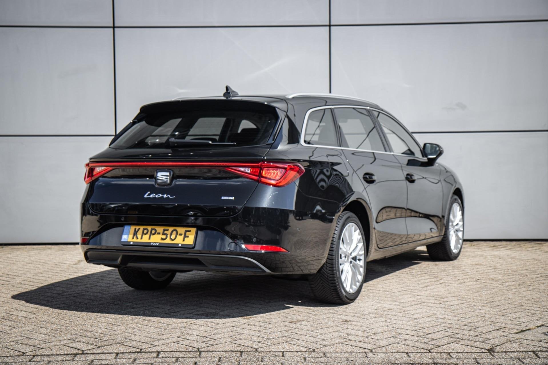 SEAT Leon Sportstourer 1.4 TSI eHybrid 204pk PHEV FR Busines, Auto's, 12 maanden, Stof, Gebruikt, Euro 6