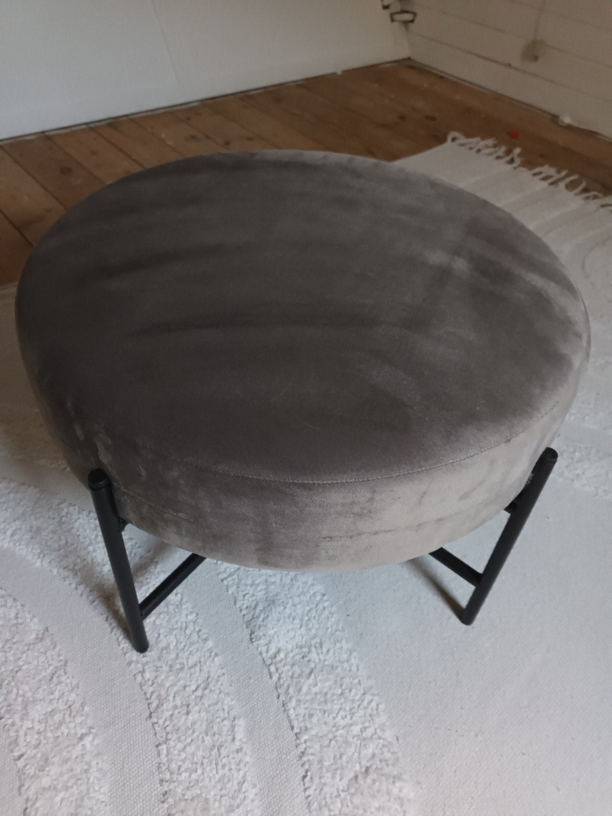 Velvet ronde poef grijs, Ophalen, Minder dan 50 cm, Rond, Minder dan 50 cm