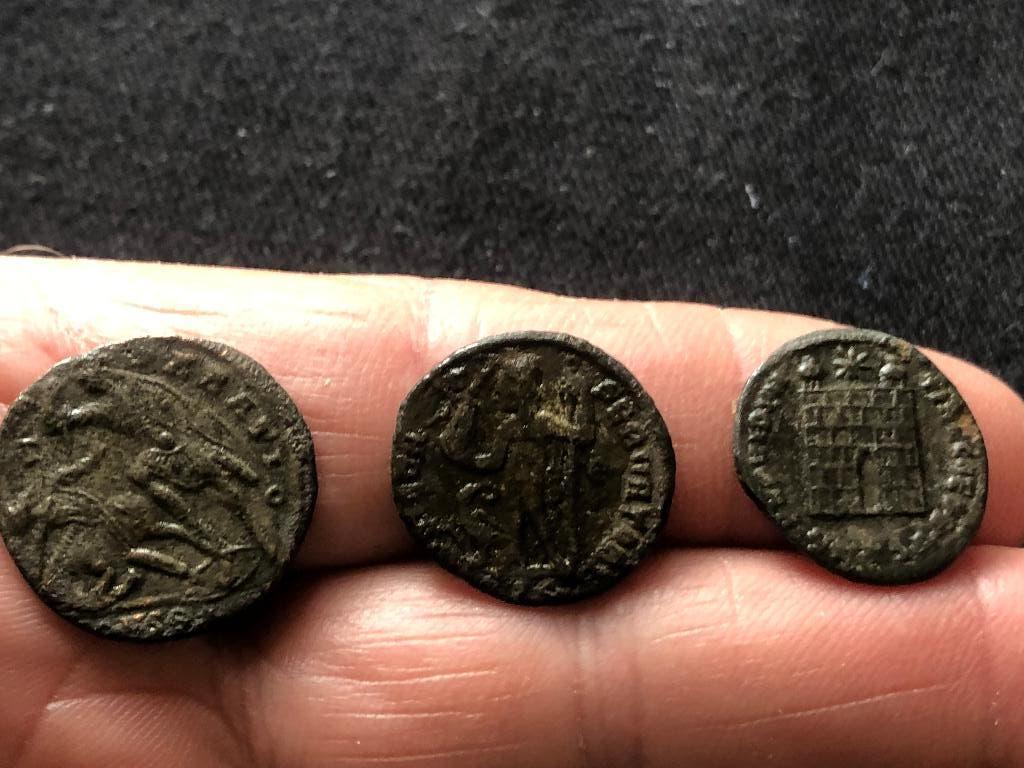 ROMEINSE munten 4de eeuw Bodemvondst fraaie keerzijdes!, Ophalen of Verzenden