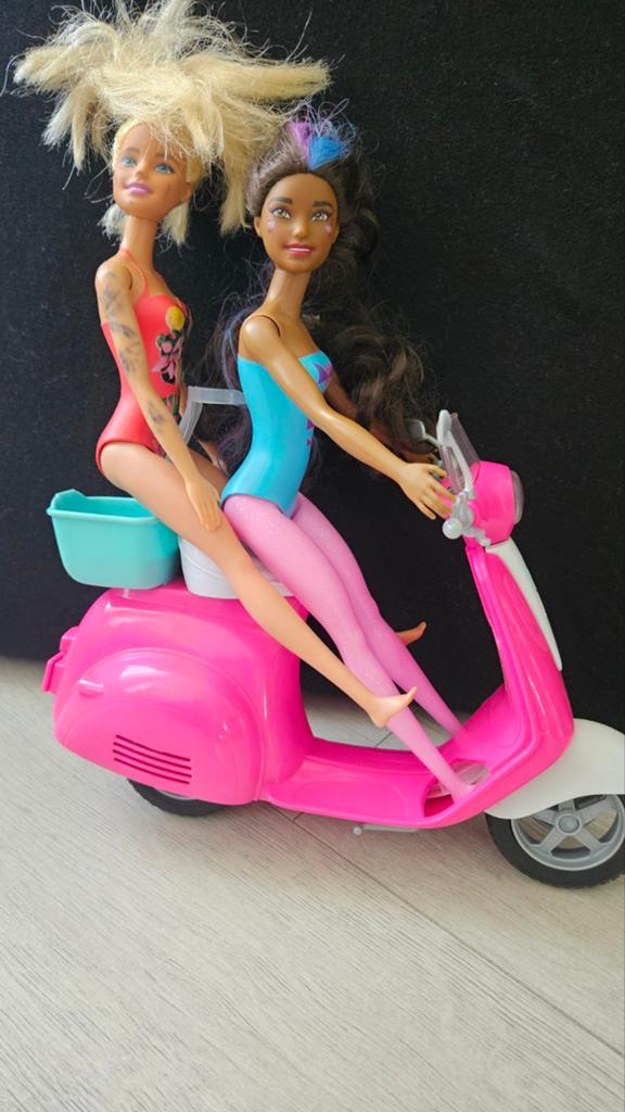 Barbie poppen met scooter, Ophalen of Verzenden, Gebruikt, Barbie