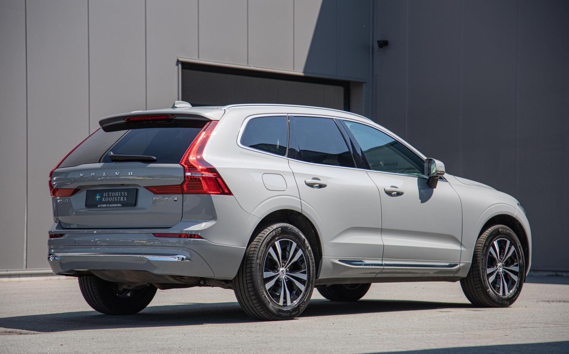 Volvo XC60 T6 Plug-In Hybrid AWD Core Bright Panorama|Keyles, Auto's, Automaat, Gebruikt, 2063 kg, 4 cilinders