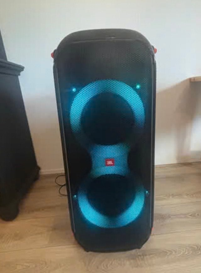 Te HUUR; JBL PartyBox Krachtige Party Speaker met Licht, 150 watt of meer, JBL, Party speaker, Ophalen of Verzenden