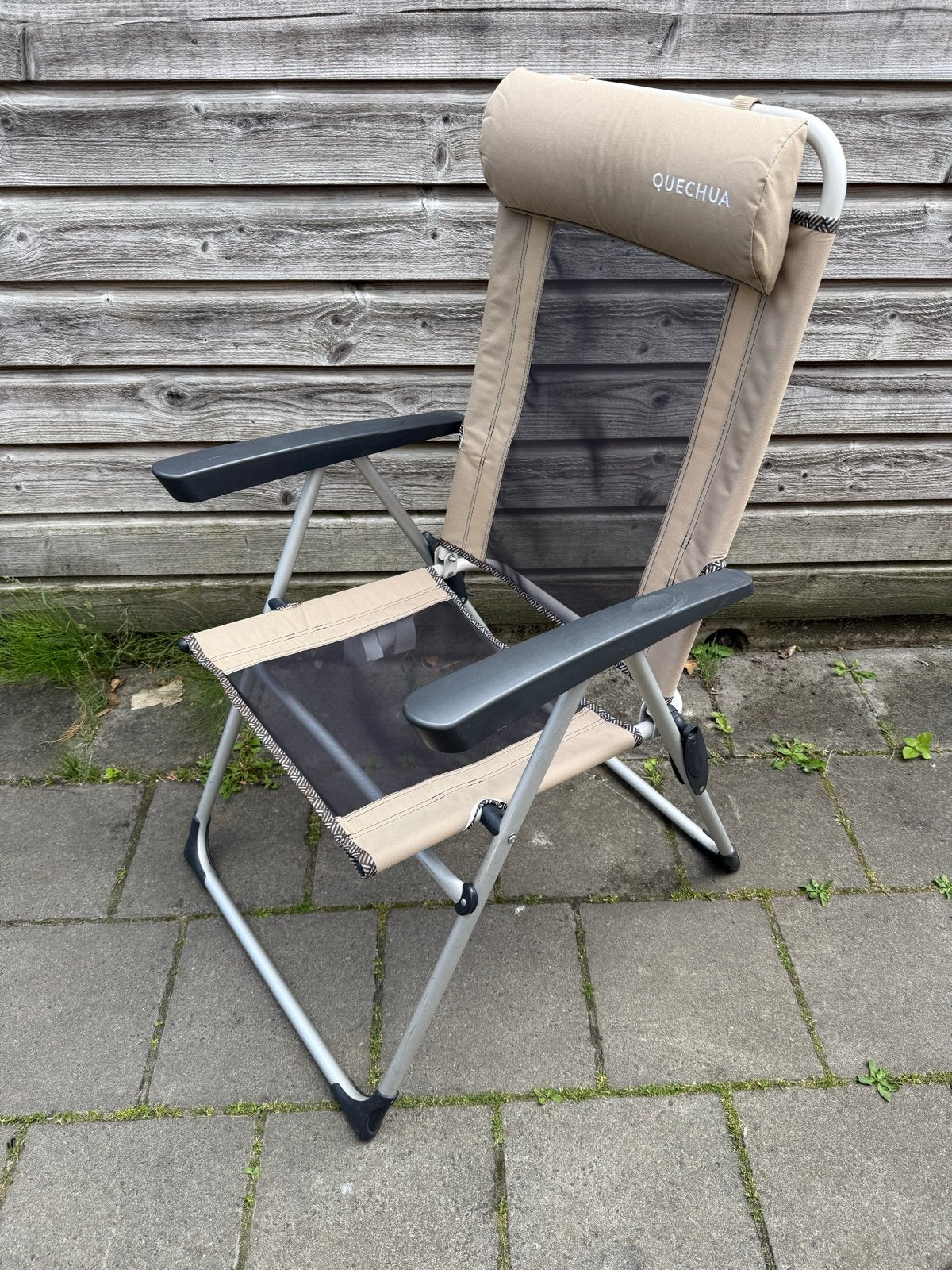 Campingstoel Decathlon met hoofdkussen en verstelbare rugleu, Caravans en Kamperen, Kampeermeubelen, Ophalen, Gebruikt, Campingstoel