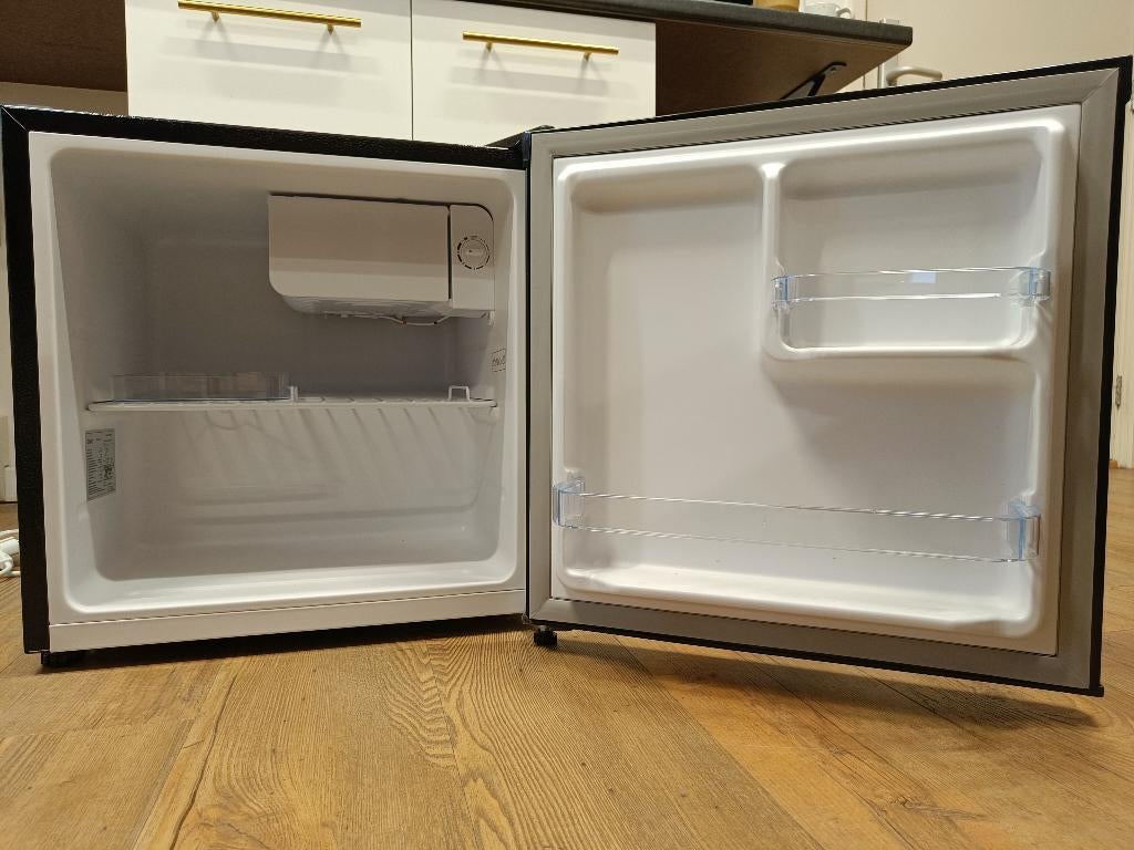 Nieuwe minikoelkast CHIQ met vriesvak: compact en stil, Ophalen, Minder dan 85 cm, 45 tot 60 cm, Met vriesvak