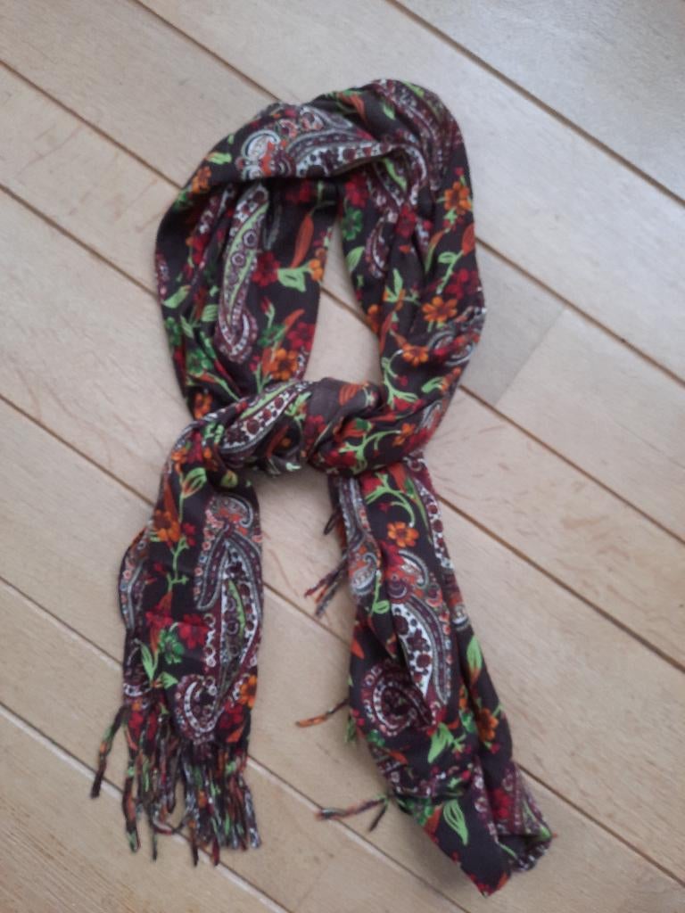 Sjaal - bruin oranje ecru lime paisly bloemen, Ophalen of Verzenden, Zo goed als nieuw, Maat 46/48 (XL) of groter, Sjaal