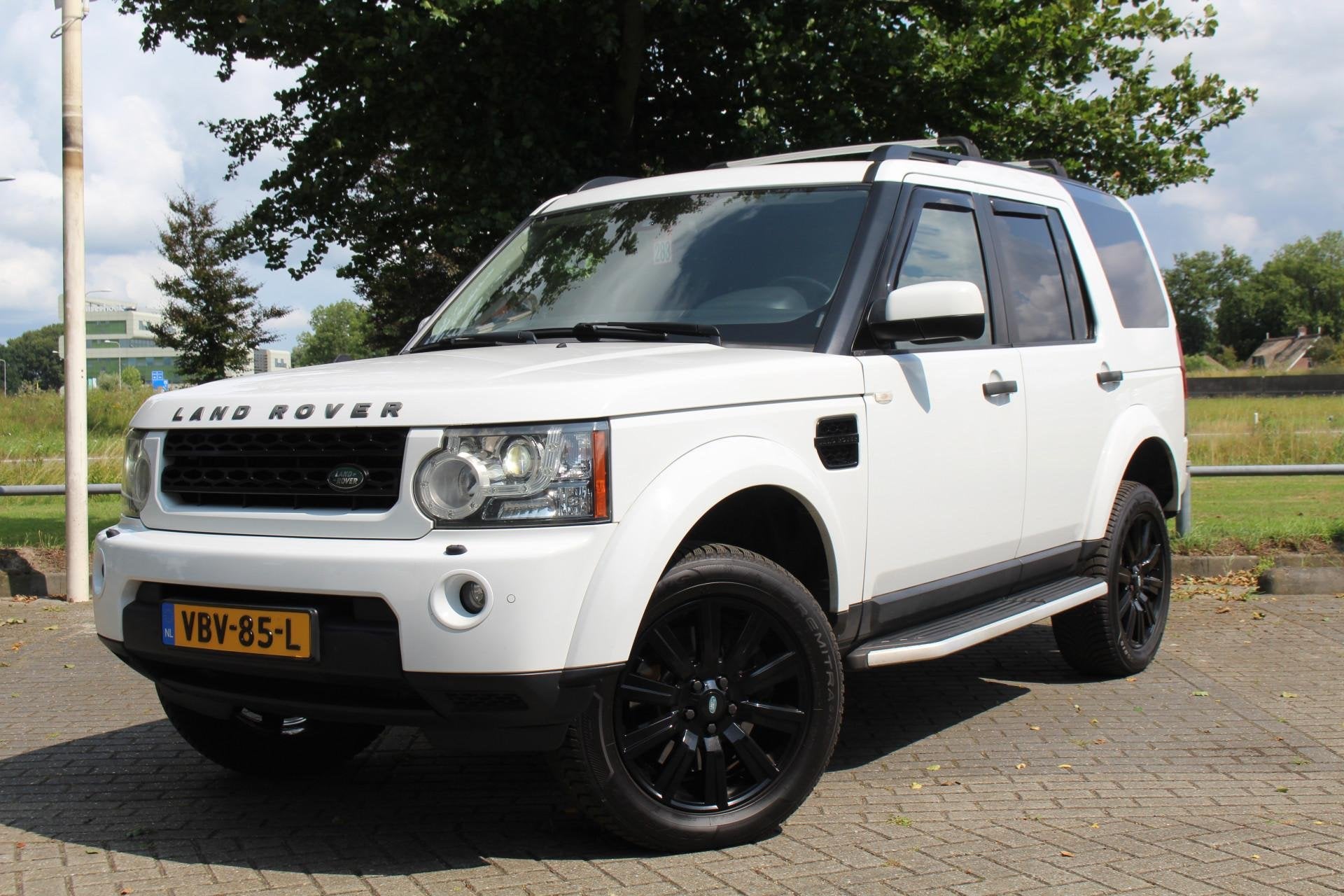 Land Rover Discovery 3.0 SDV6 HSE 258 pk Grijs Kenteken 2p N, Auto's, Automaat, Euro 5, Gebruikt, Zwart
