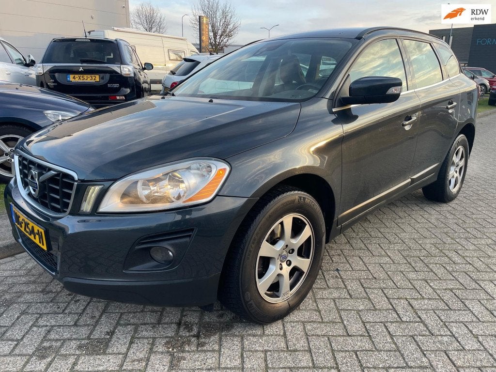 Volvo XC60 2.4D AWD Summum Garantie, Gebruikt, Zwart, 197 €/maand, 2000 kg