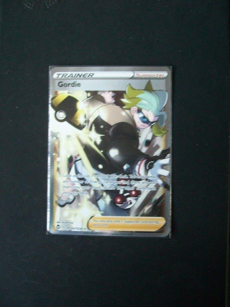 2820: Nieuwe Pokemon Kaart Trainer GORDIE (TG024/TG030), Verzenden, Nieuw, Losse kaart, Foil