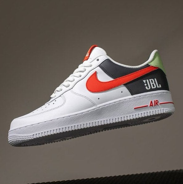 Nike Air Force 1 JBL Custom Edition – Maat 43 – Nieuw, Wit, Nieuw, Ophalen of Verzenden, Sneakers of Gympen