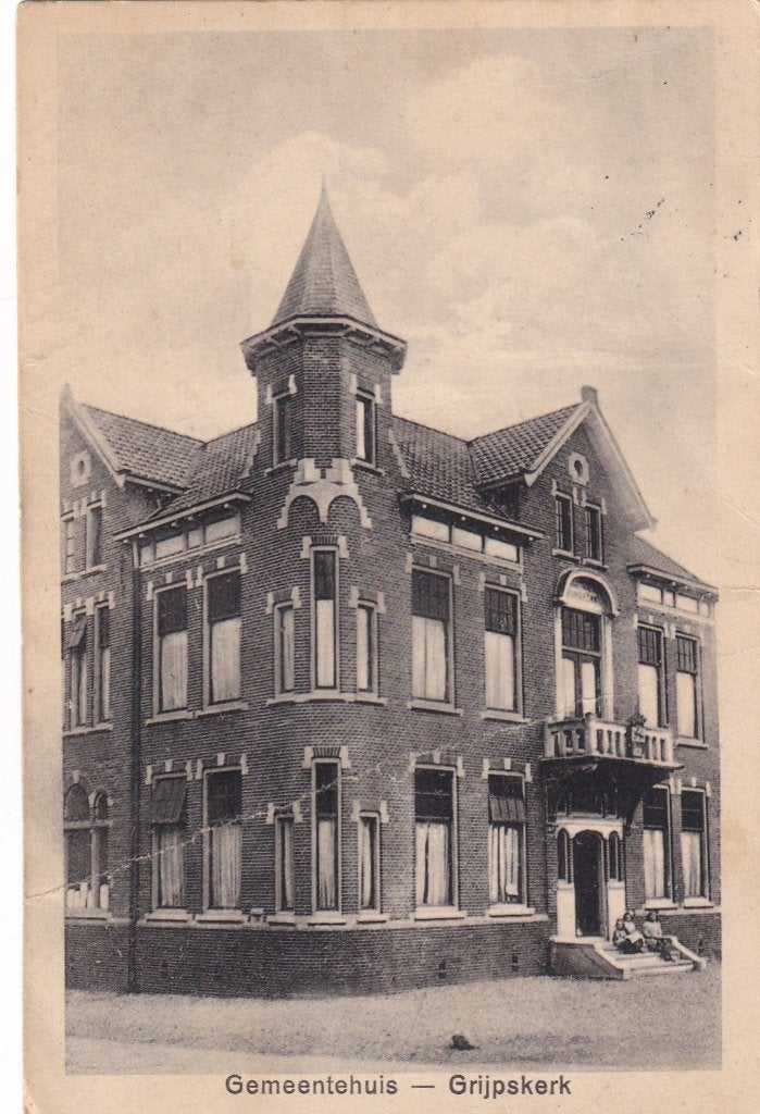 Oude Ansichtkaart Gemeentehuis Grijpskerk (Gelopen), Ophalen of Verzenden, Voor 1920, Gelopen, Groningen