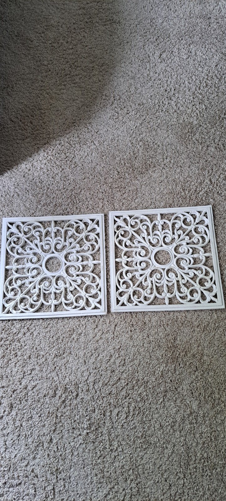 Brocante 2 decoratieve gipsen wand/ raam paneeltjes, wit, Ophalen of Verzenden, Zo goed als nieuw