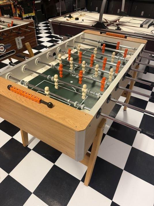 Deutscher Meister Profi Eiken Voetbaltafel – Showroommodel, Info@custom-arcades.nl, Paardeweide 46, 4824 EH  Breda, Nederland