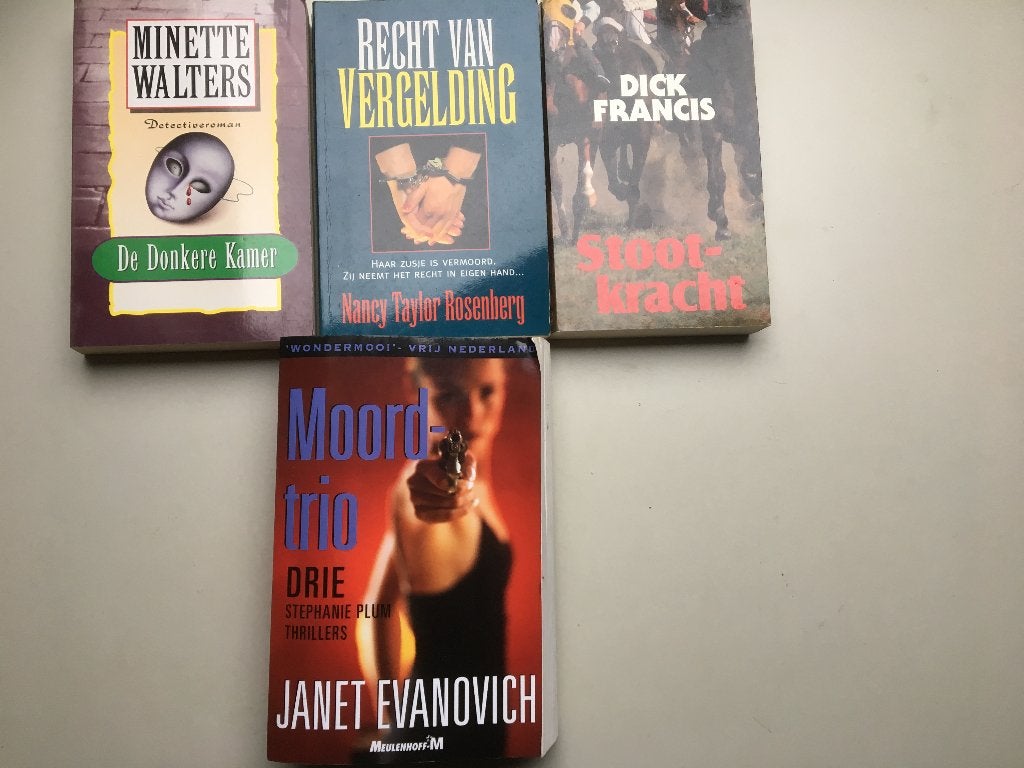 8 Thrillers in 1 koop, Boeken, Ophalen of Verzenden, Zo goed als nieuw
