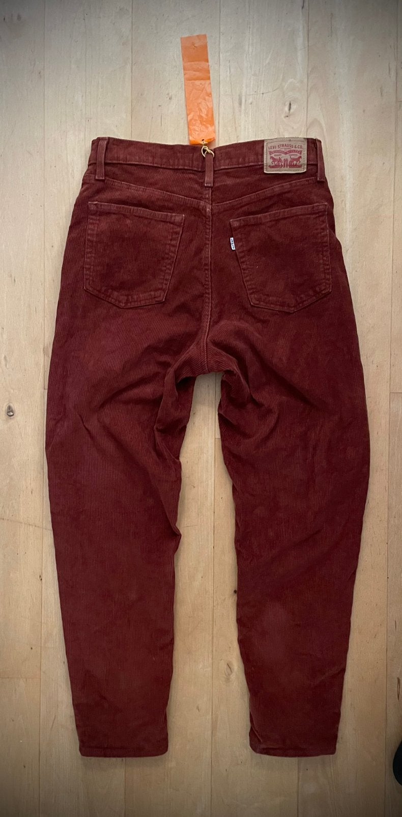 Levi’s Levi High Waist Mom jeans corduroy rood W30 L29, Ophalen of Verzenden, Overige kleuren, W30 - W32 (confectie 38/40)