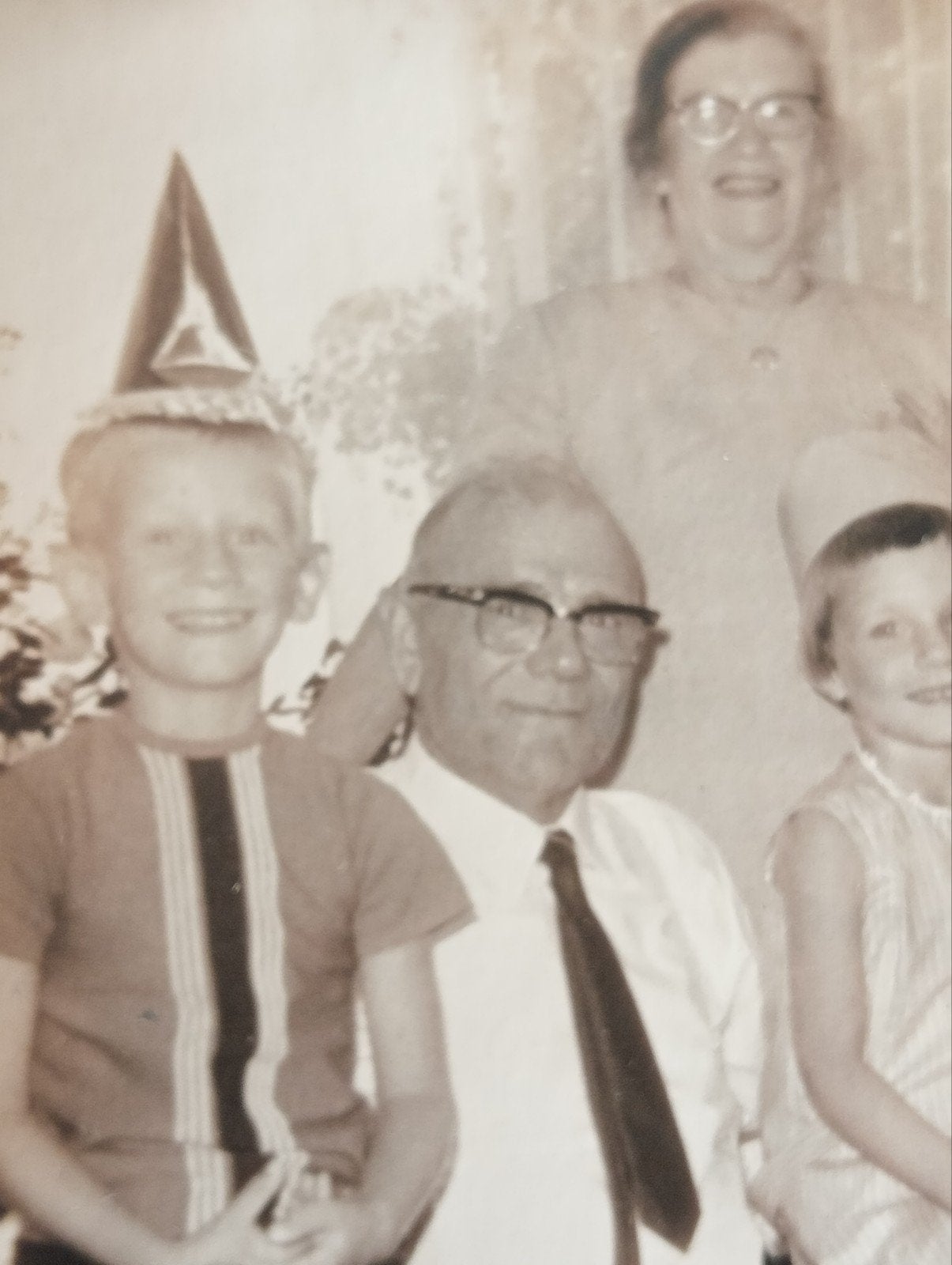Opa en Oma met kleinkinderen, Ophalen of Verzenden, Voor 1940, Gebruikt