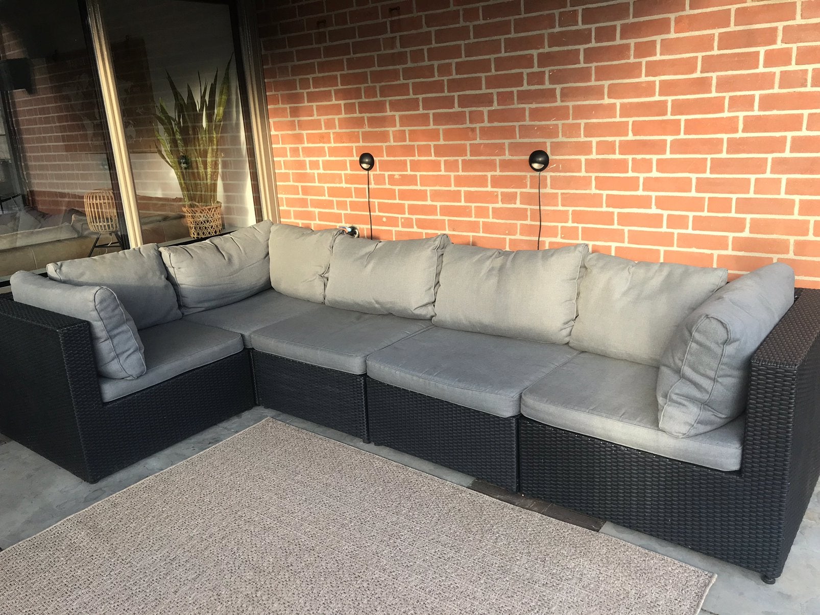 Zwart loungeset compleet met lichtgrijze kussens, Ophalen, 5 zitplaatsen, Gebruikt, Loungeset