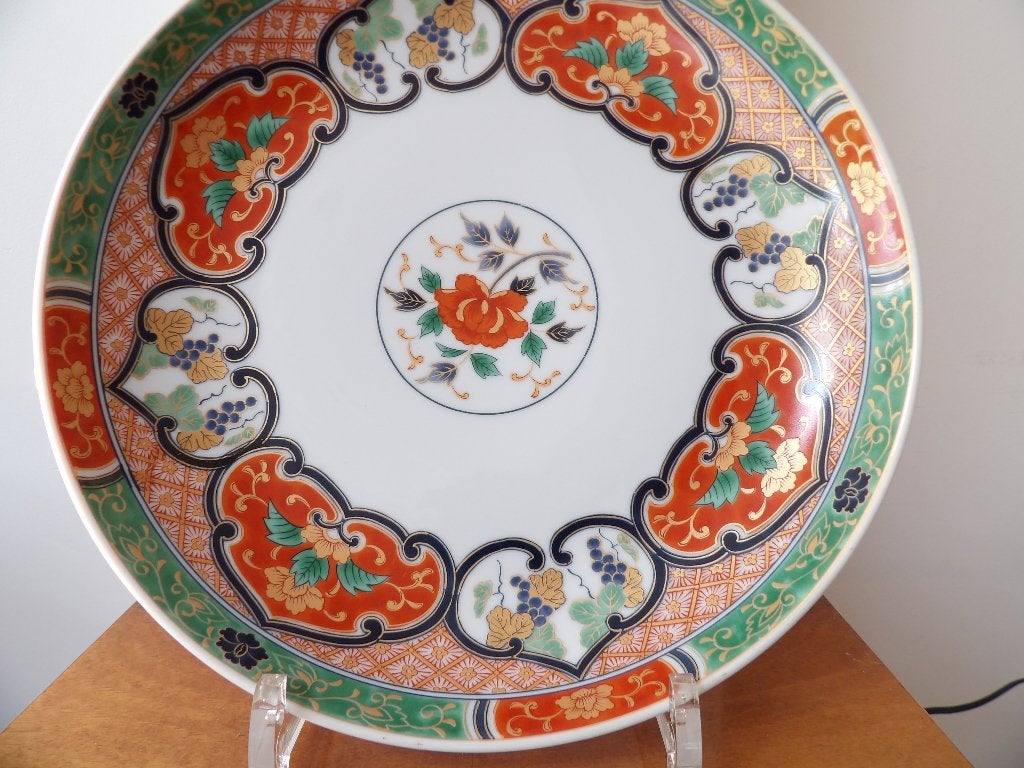 Decoratief Japans bord met bloemen en druivenmotief, Antiek en Kunst, Ophalen of Verzenden