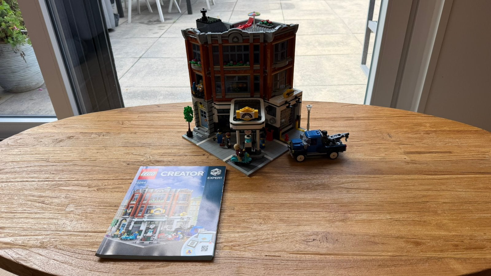 LEGO 10264 Hoekgarage – compleet + originele boekjes, Ophalen, Lego, Zo goed als nieuw, Creator