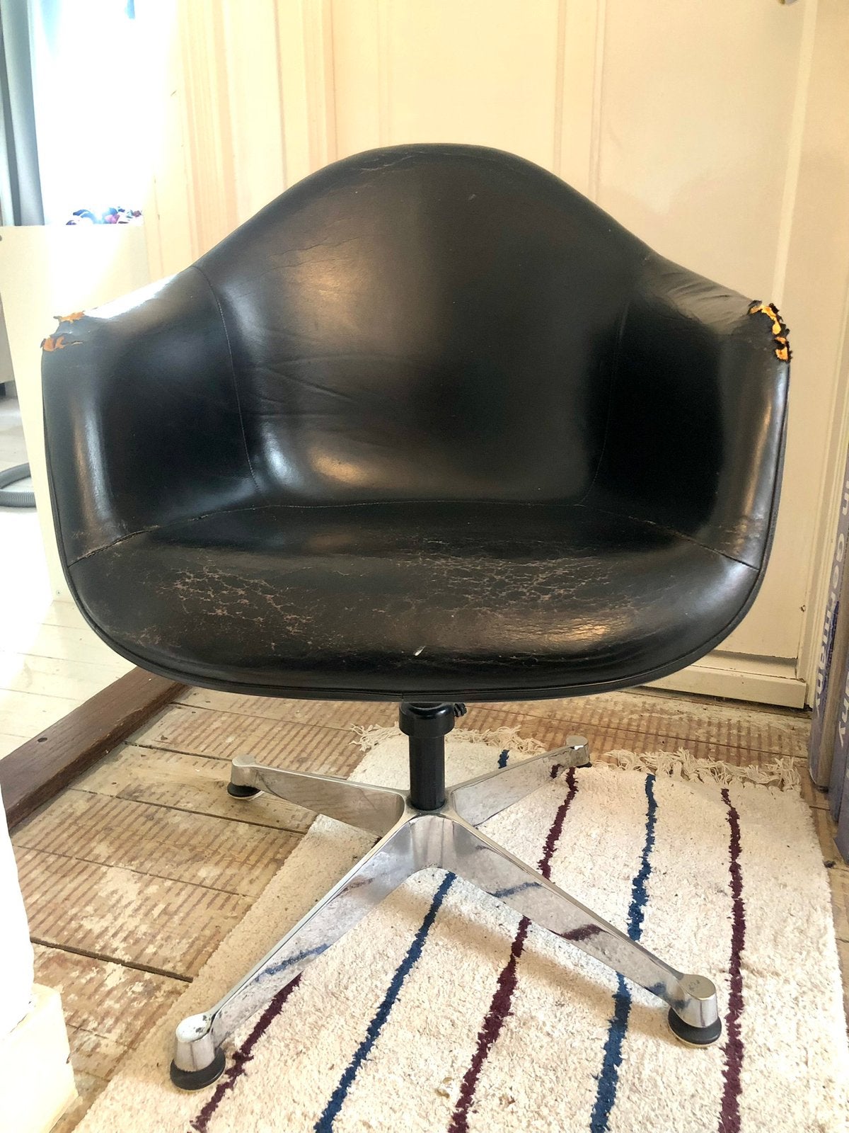 Eames stoel - office chair zwart leer, Huis en Inrichting, Ophalen of Verzenden, Gebruikt