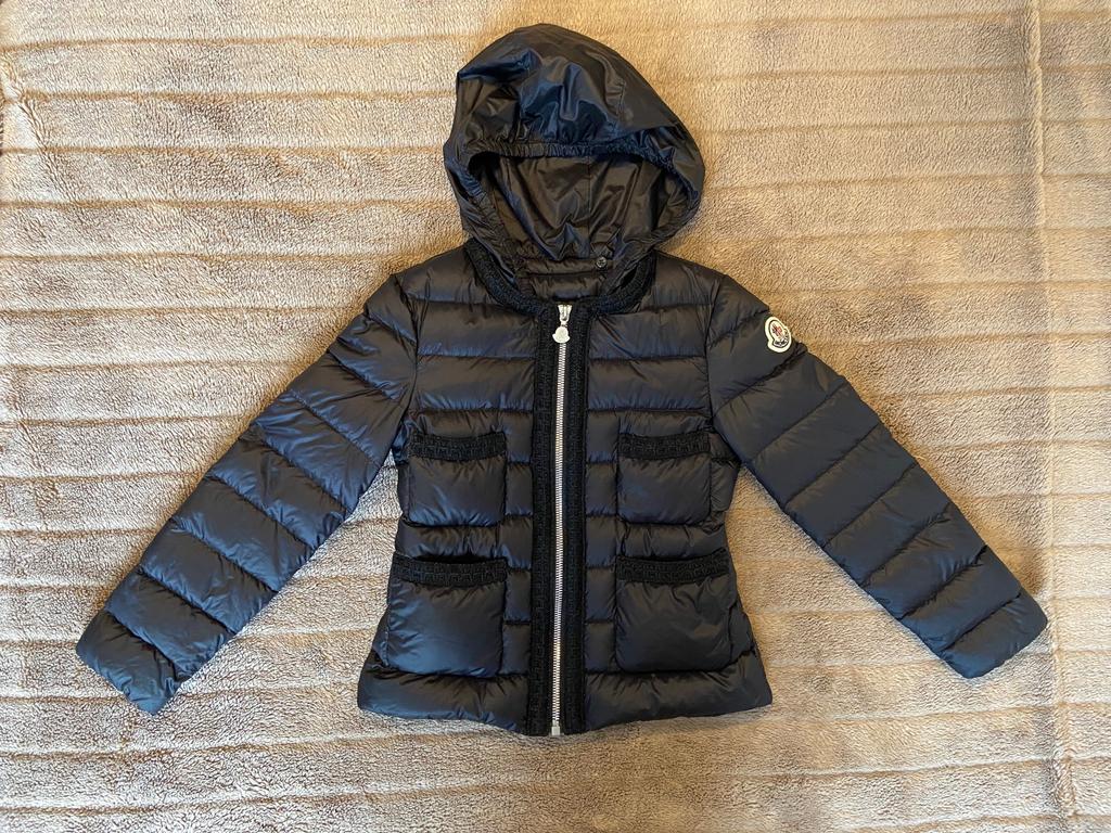 Moncler tussenjas maat 128 meisje, Kinderen en Baby's, Kinderkleding | Maat 128, Ophalen of Verzenden, Zo goed als nieuw, Meisje