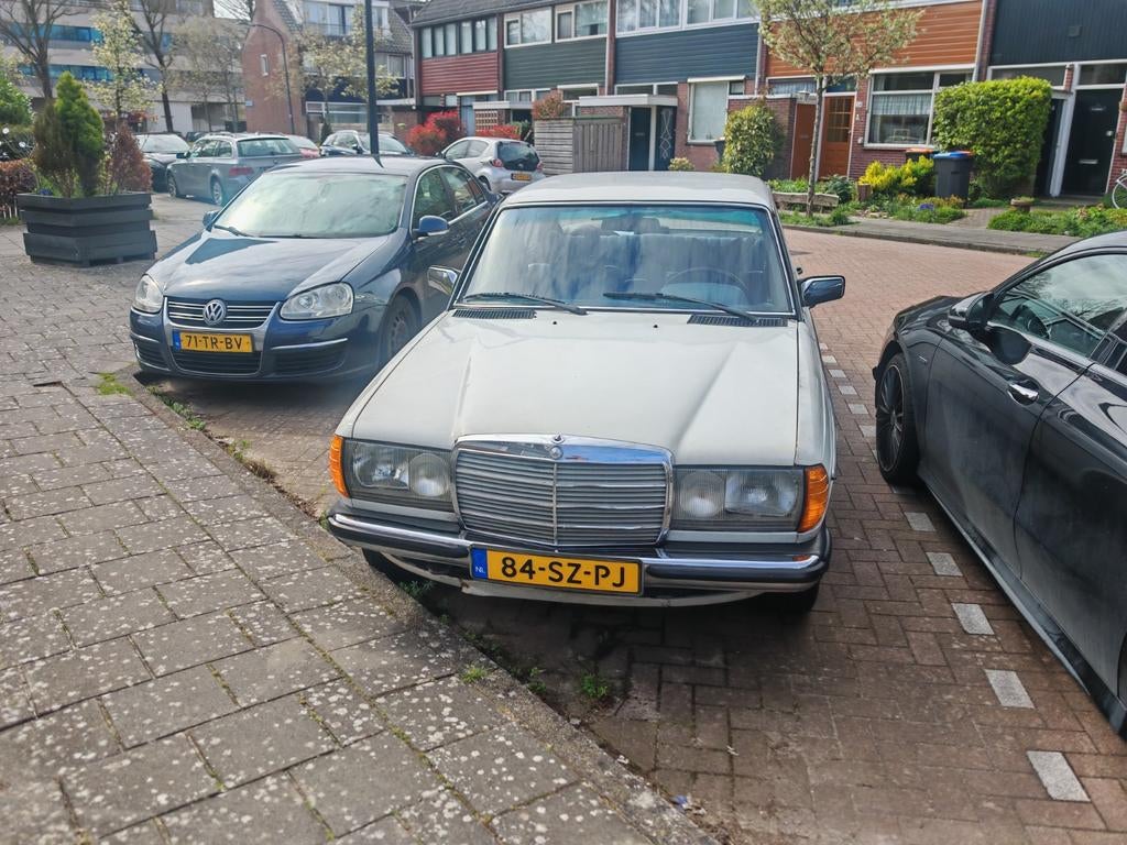 Mercedes-Benz 200-Serie 2.4 240 D AUT 1979 Wit, Auto's, Mercedes-Benz, Automaat, 2404 cc, 1370 kg, 4 cilinders
