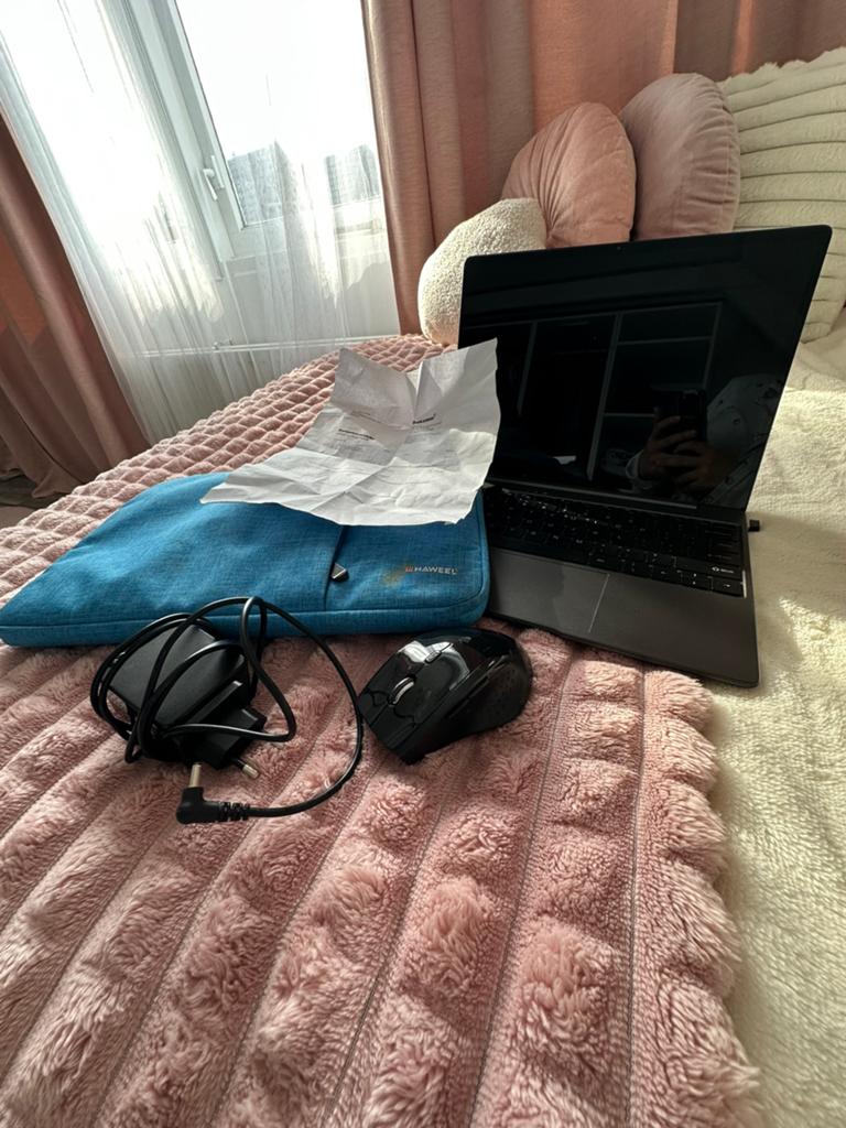 Gloednieuwe laptop met accessoires, Qwerty, 8 GB, Nieuw, 14 inch