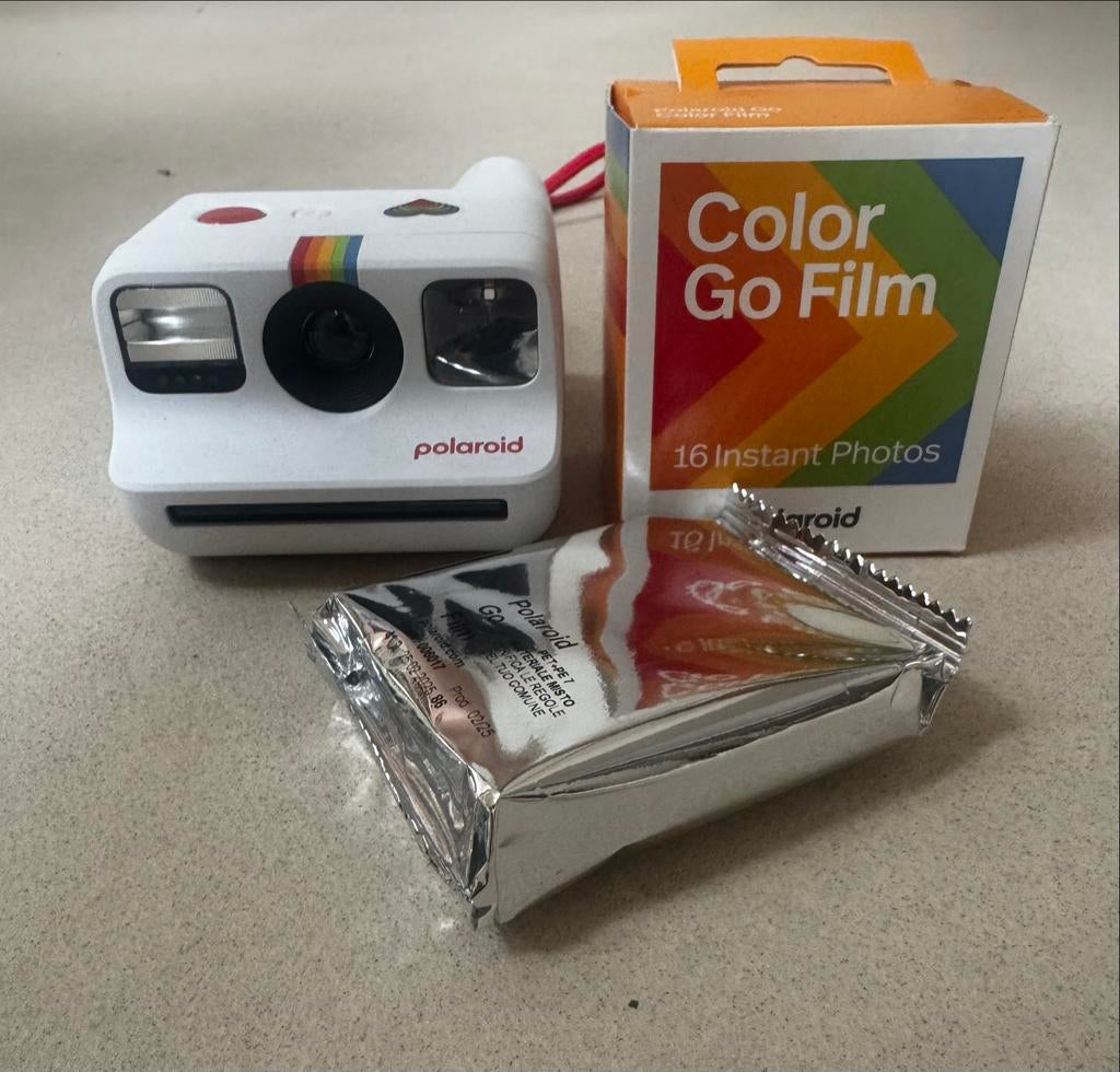 Polaroid Go Instant Camera met Color Go Film, Ophalen of Verzenden, Zo goed als nieuw, Overige Merken, Geen optische zoom