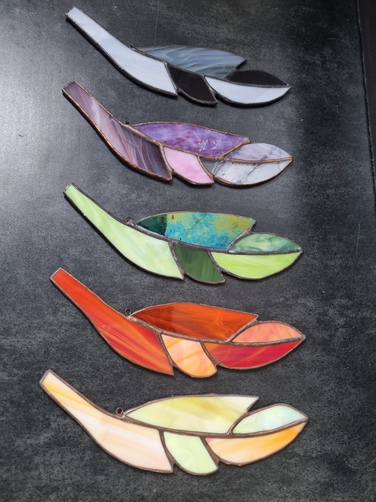 5 st Handgemaakte Glas-in-lood Veer - Diverse Kleuren, Antiek en Kunst, Kunst | Beelden en Houtsnijwerken, Minder dan 20 cm, Ophalen of Verzenden