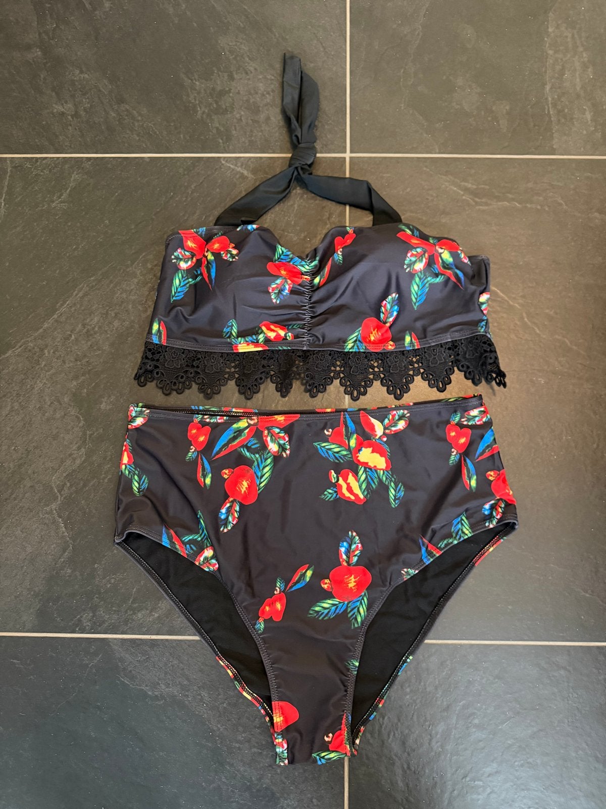 Nieuwe dames bikini 2XL met bloemenprint, Ophalen of Verzenden, Nieuw, Meerkleurig, Bikini