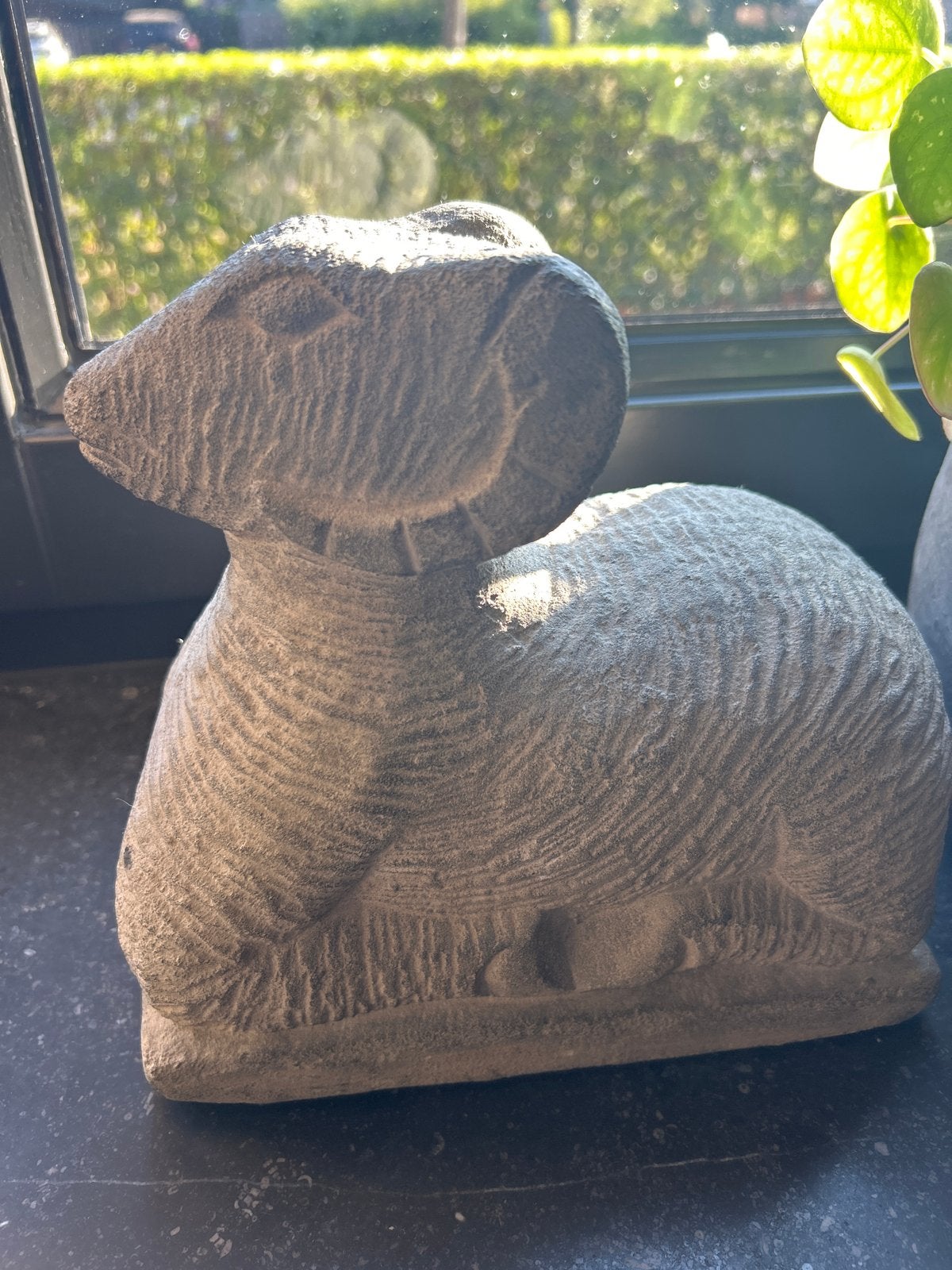 Decoratief stenen ram beeldje, Ophalen, Gebruikt, Landelijk, Grijs