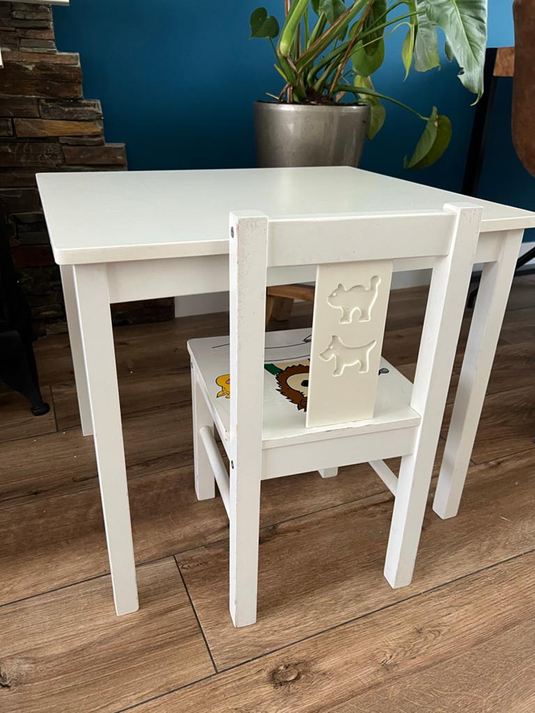 Kindertafel en stoel met dierenprint, Kinderen en Baby's, Kinderkamer | Tafels en Stoelen, Ophalen, Gebruikt, Tafel(s) en Stoel(en)