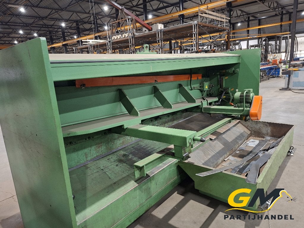 Div. metaalbewerkingsmachines o.a Guillotineschaar/kantbank, Ophalen