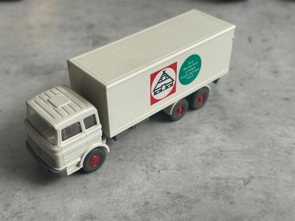 Wiking Mercedes-Benz 2223 bakwagen Frisch auf dem Tisch, Ophalen of Verzenden, Zo goed als nieuw, Bus of Vrachtwagen, Wiking