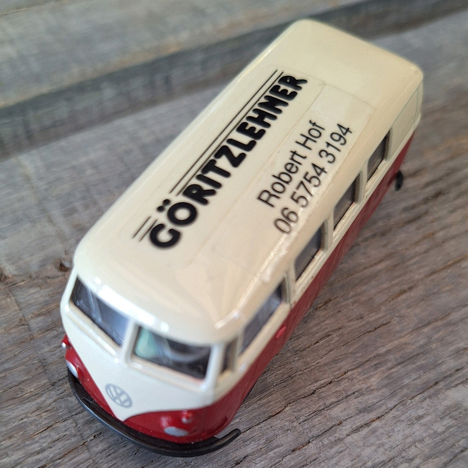 Welly Volkswagen T1 Bus modelauto - Rood/Wit 1968, Hobby en Vrije tijd, Modelauto's | Overige schalen, Ophalen, Gebruikt, Bus of Vrachtwagen