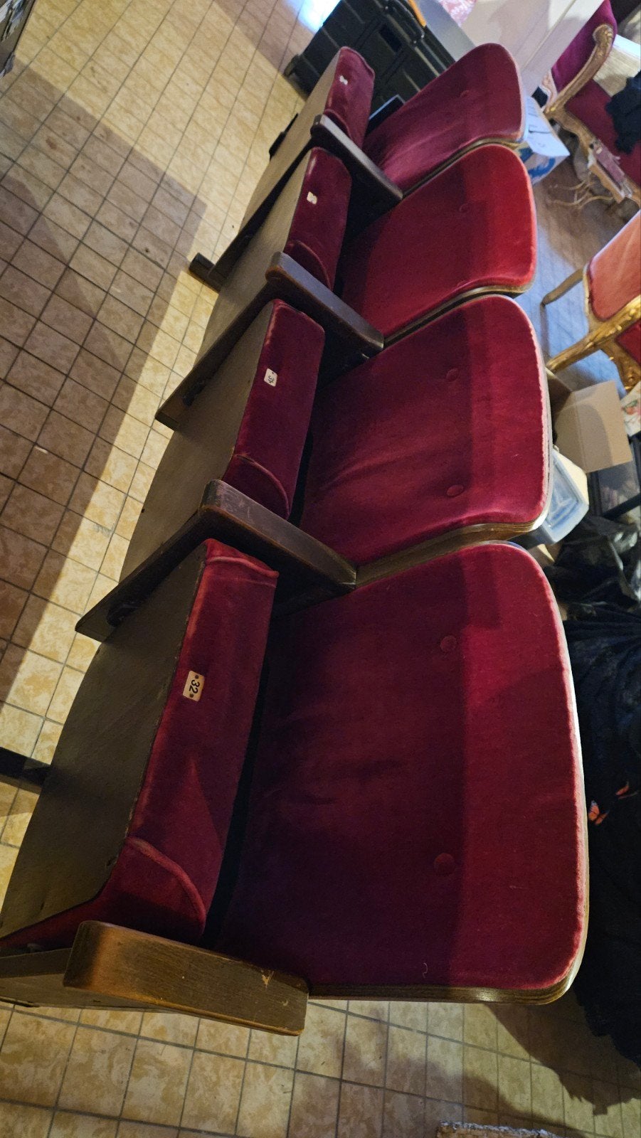 Bioscoopstoelen / theaterstoelen, Ophalen