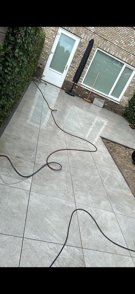 Stratenmaker met tijd, Bestrating