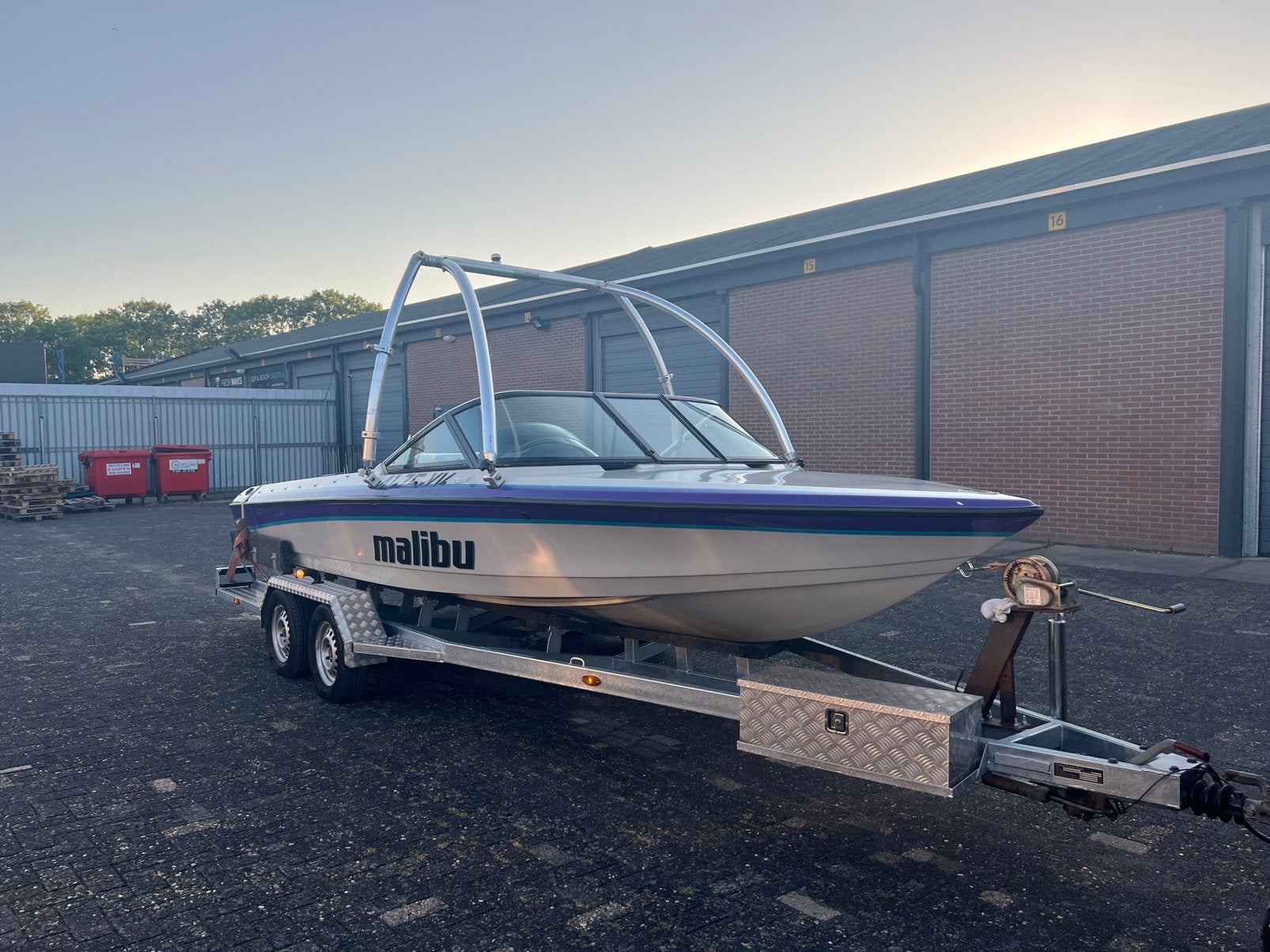 Malibu Response Ski Boot V8 LPG/benzine Incl. Nieuwe trailer, Watersport en Boten, Ophalen, Zo goed als nieuw, Benzine