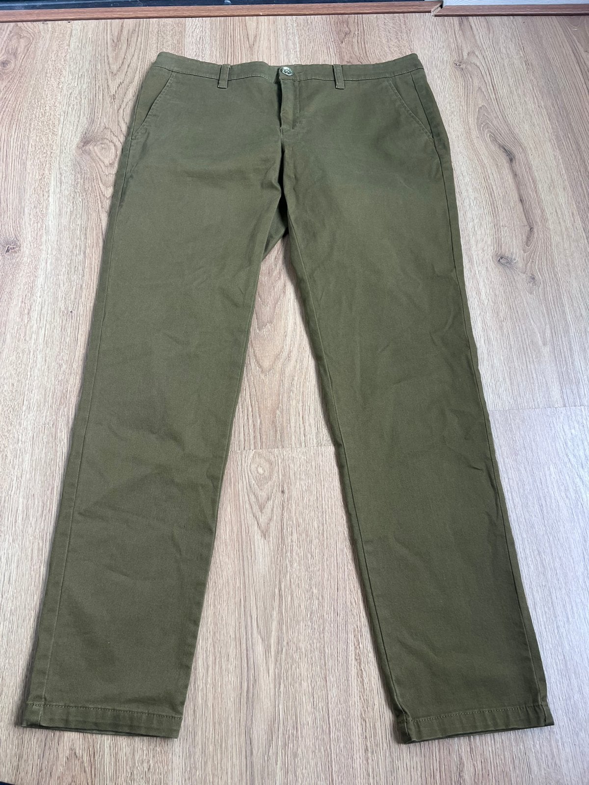 Sisley olijfgroen groene broek 40, Kleding | Dames, Maat 38/40 (M), Ophalen of Verzenden, Zo goed als nieuw, X