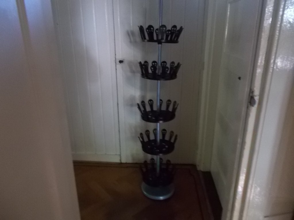 Schoenen carrousel. Draaibaar. 1.54 hoog., Ophalen, Zo goed als nieuw