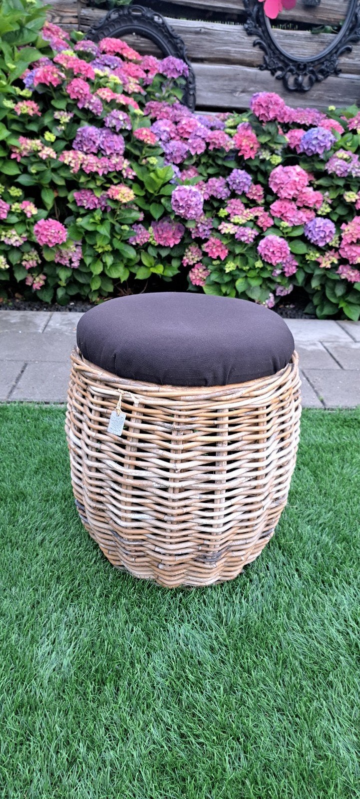 Rotan poef met kussen - Leuk voor binnen of buiten!, Ophalen, Gebruikt, Rond, Stof