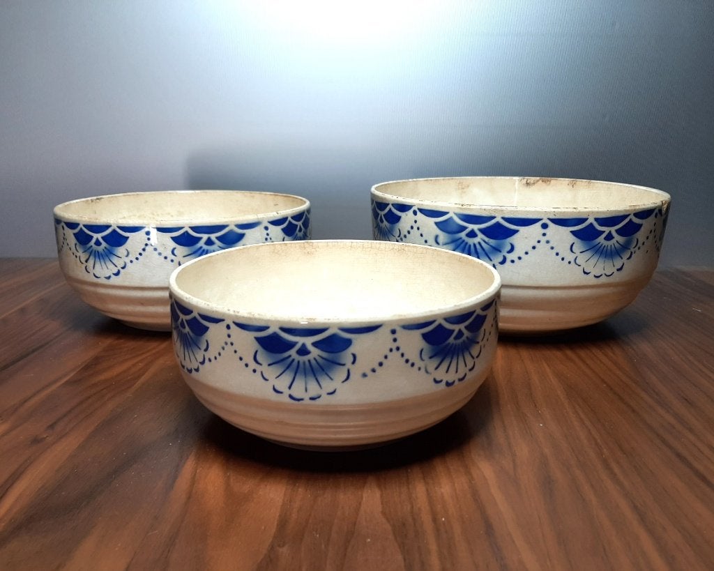 Drie oude schalen met craquelé. Boch België., Ophalen of Verzenden