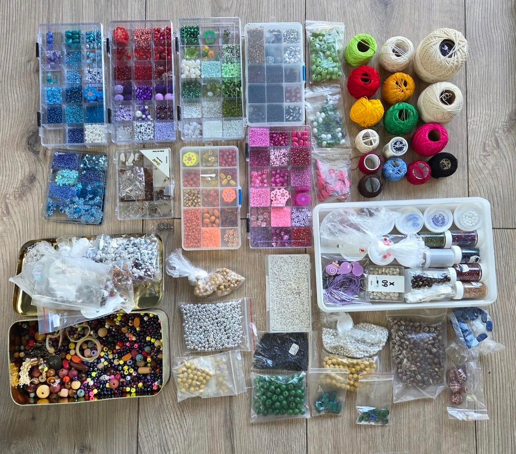 Grote collectie kralen en benodigdheden voor sieraden, Hobby en Vrije tijd, Kralen en Sieraden maken, Ophalen of Verzenden, Gebruikt