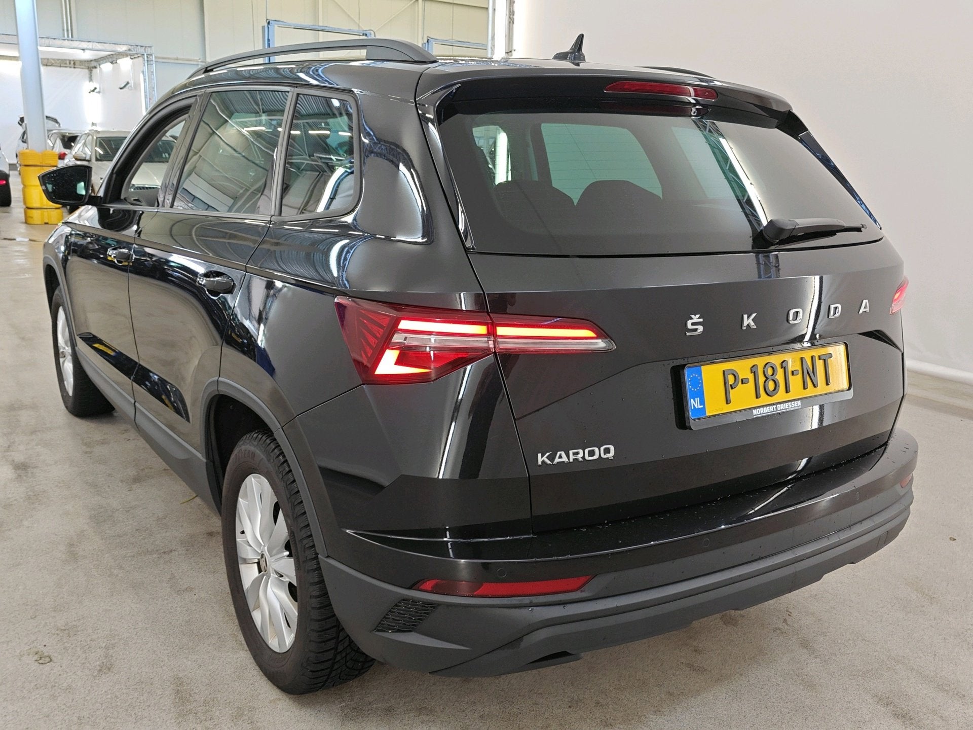 Skoda Karoq 1.0 TSI 110pk Business Edition | Trekhaak | Half, Auto's, Voorwielaandrijving, Gebruikt, Handgeschakeld, 19 km/l