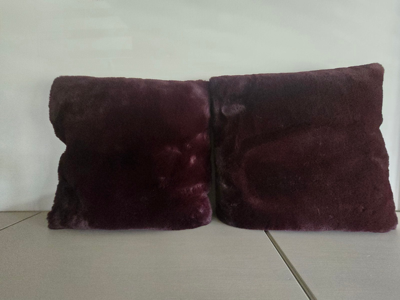 riviera maison faux fur pillow donker bordeaux rood, Ophalen of Verzenden, Rood, Vierkant