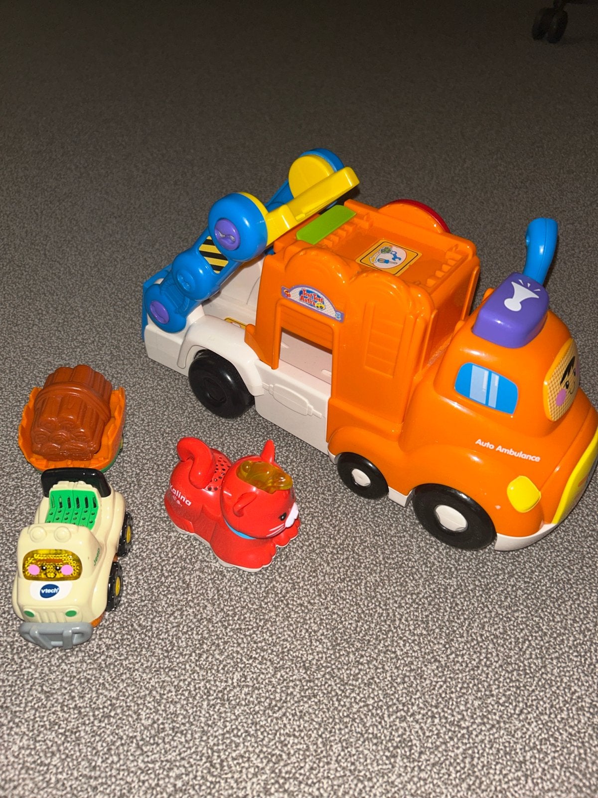 VTech Toet Toet Auto's Auto Ambulance met extra auto's, Kinderen en Baby's, Ophalen, Gebruikt, 6 maanden tot 2 jaar