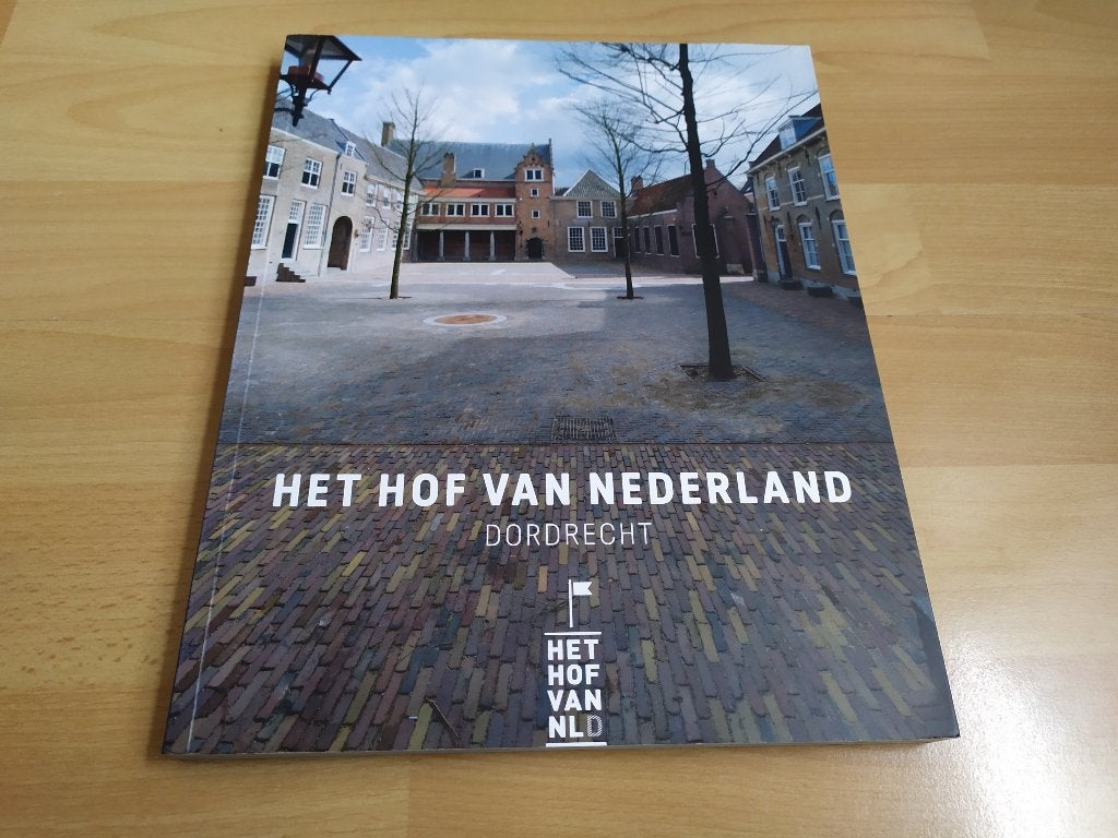Het Hof van Nederland - Dordrecht, Ophalen of Verzenden, Gelezen
