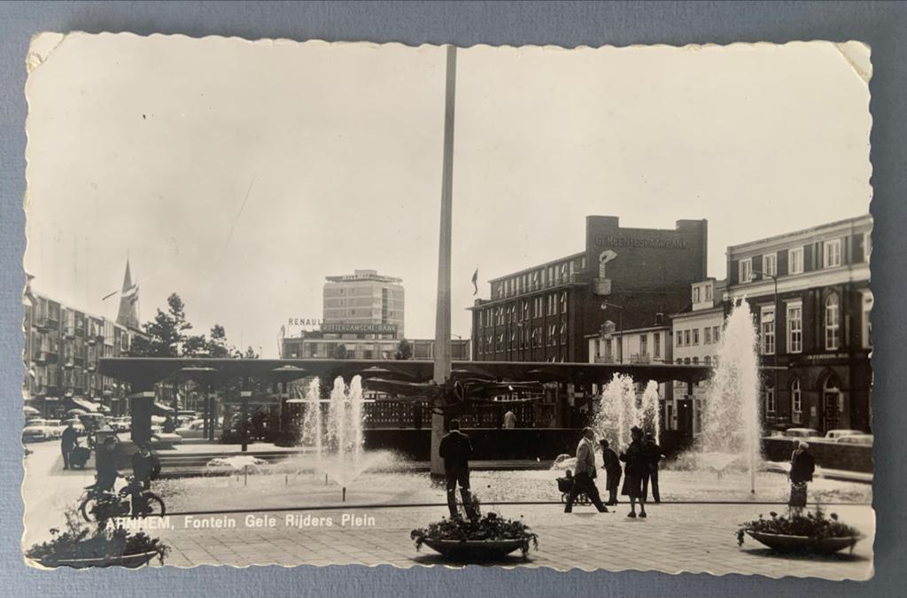Arnhem, Fontein Gele Rijders Plein, Verzamelen, Verzenden, 1940 tot 1960, Ongelopen, Gelderland